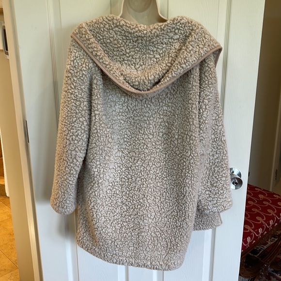 Cozy Love Tree Hooded Sherpa / Teddy Bear Wrap Jacket - Picture 4 of 6